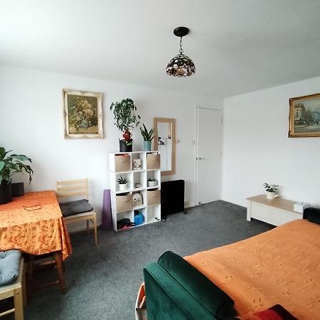 Home Away Home Near Heathrow Airport Cowley  外观 照片