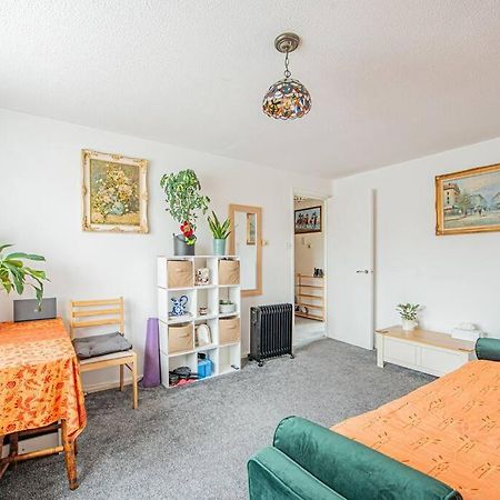 Home Away Home Near Heathrow Airport Cowley  外观 照片