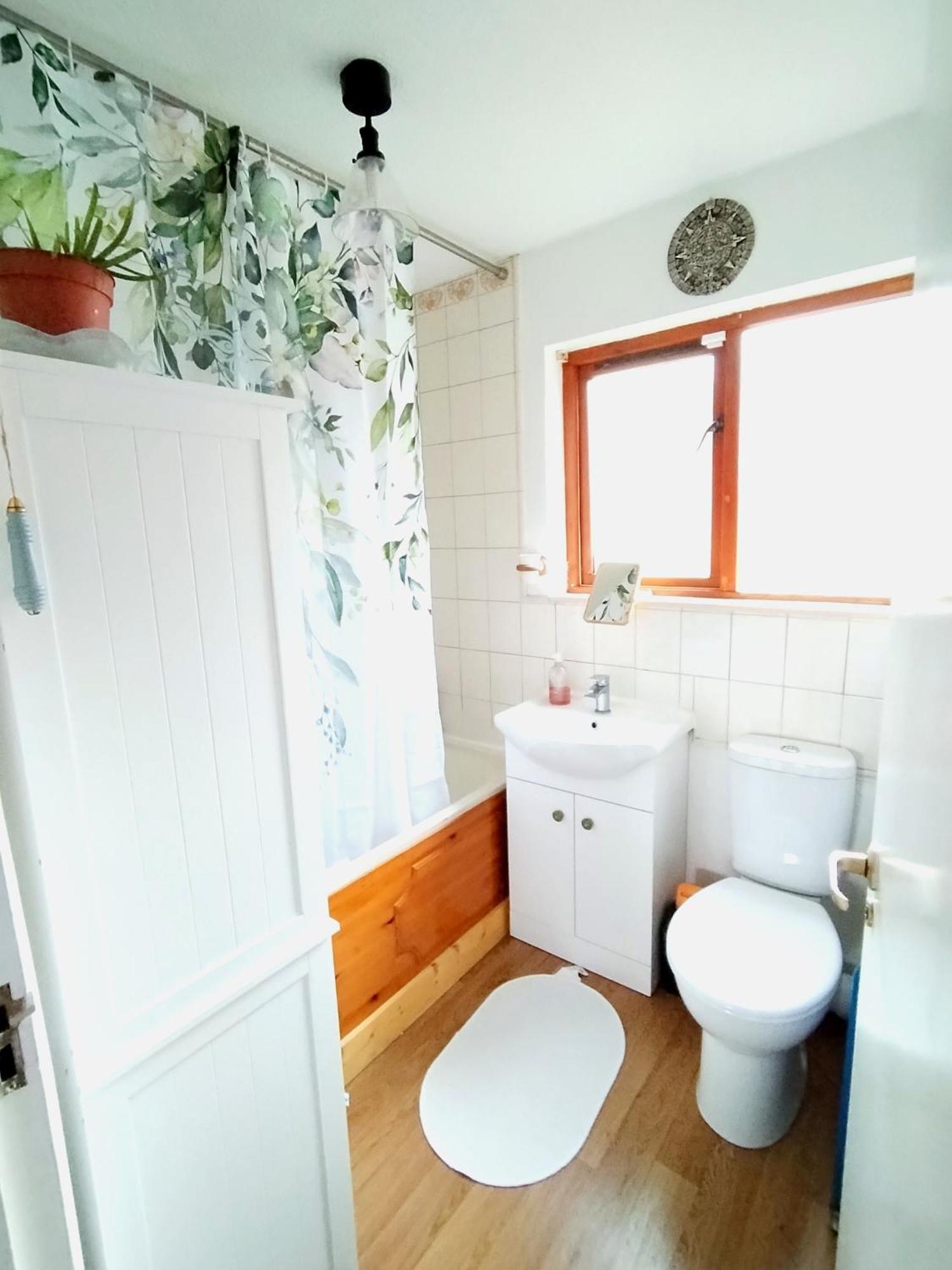 Home Away Home Near Heathrow Airport Cowley  外观 照片