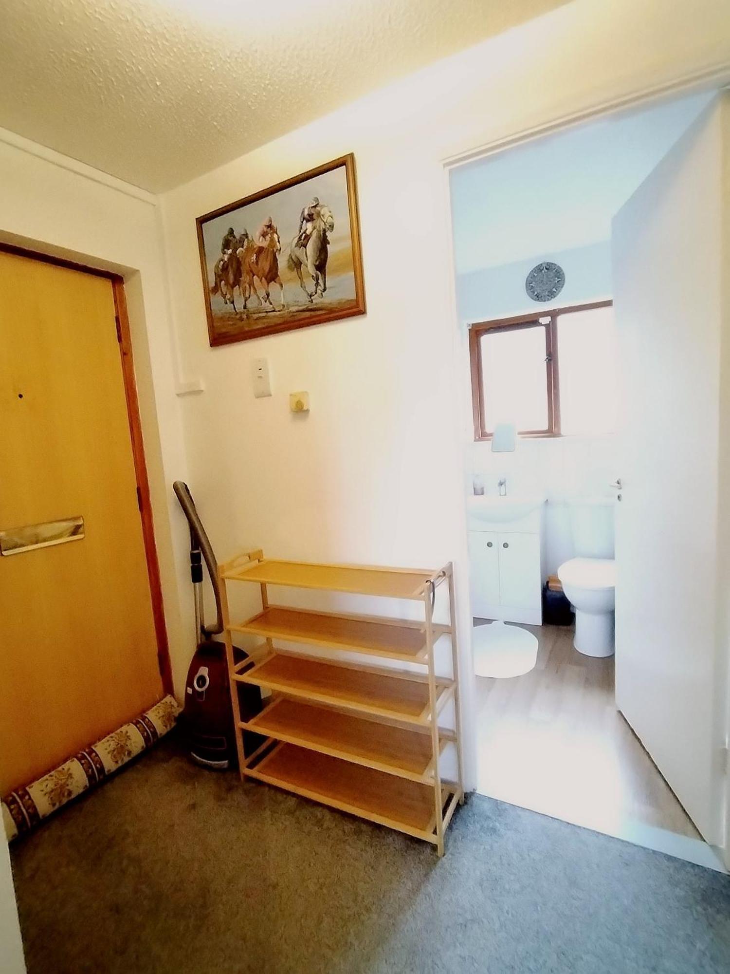 Home Away Home Near Heathrow Airport Cowley  外观 照片