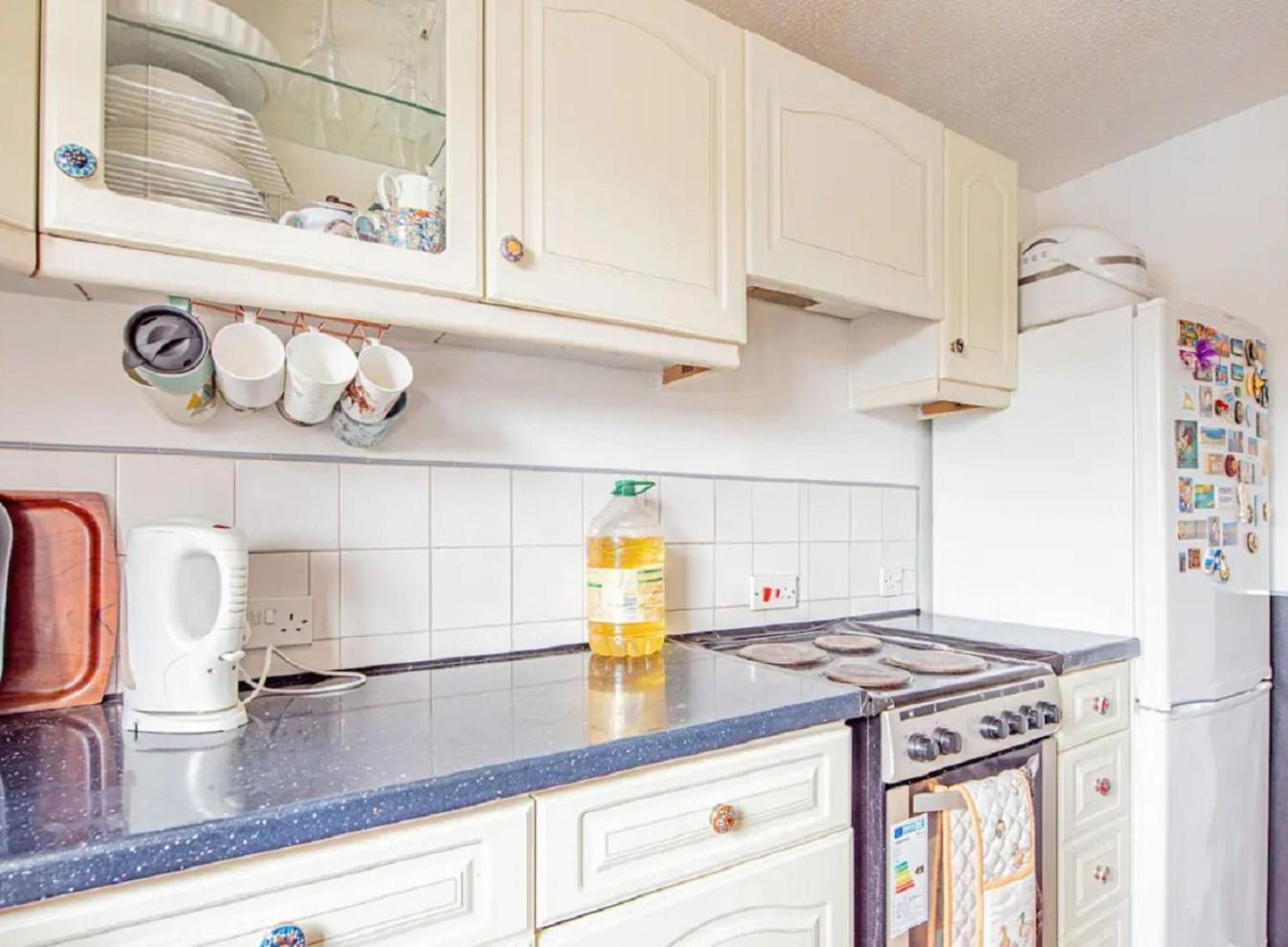 Home Away Home Near Heathrow Airport Cowley  外观 照片