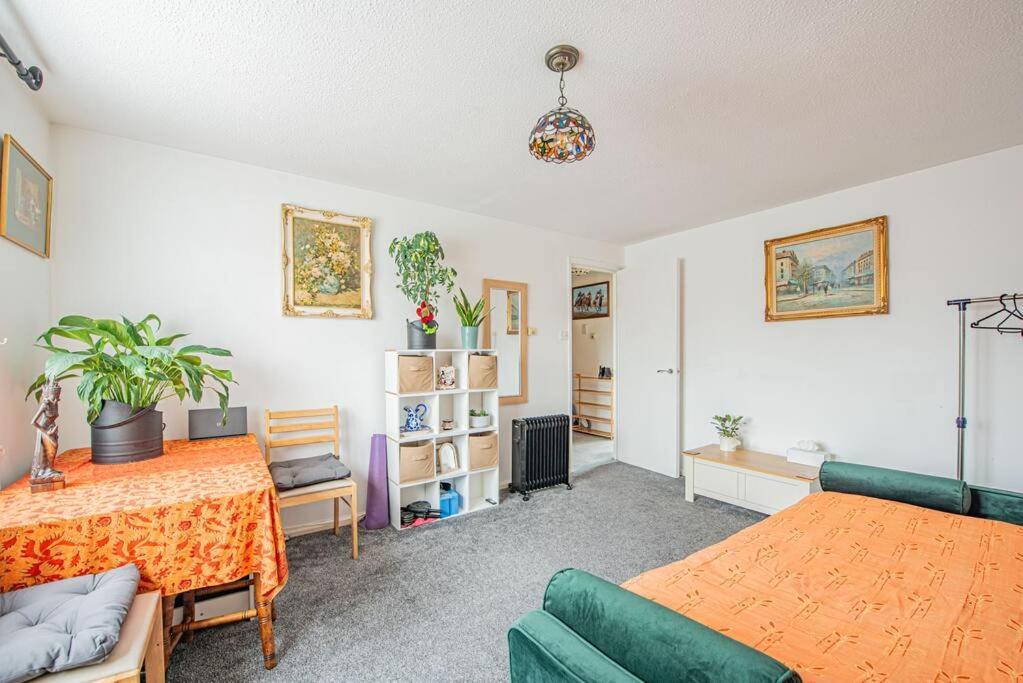 Home Away Home Near Heathrow Airport Cowley  外观 照片